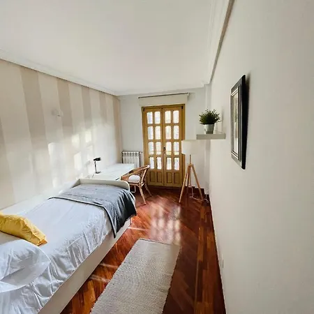 Atico Al Lado Del Ayuntamiento Apartment *